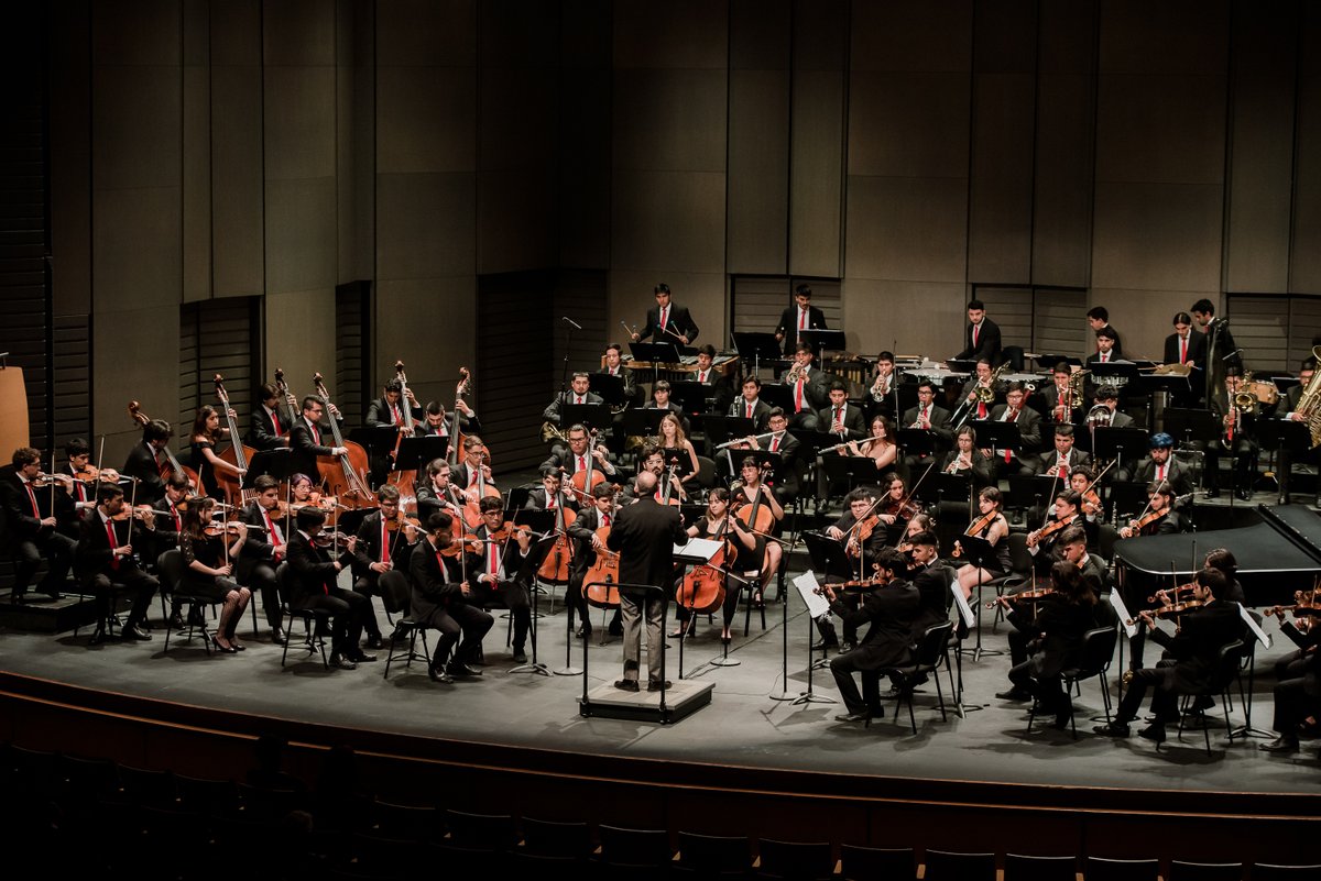 FOJIChile's tweet image. La OSNJ presentó “Latitudes” en el Teatro CorpArtes, y en la Iglesia de la Divina Providencia🎼

Bajo la dirección Rodolfo Saglimbeni, interpretaron “Suite Latinoamericana” de Luis Advis, y “Sinfonía N°6” de Ludwig van Beethoven.

#FOJISomosTodosyTodas #ComunidadFOJI #OSNJ