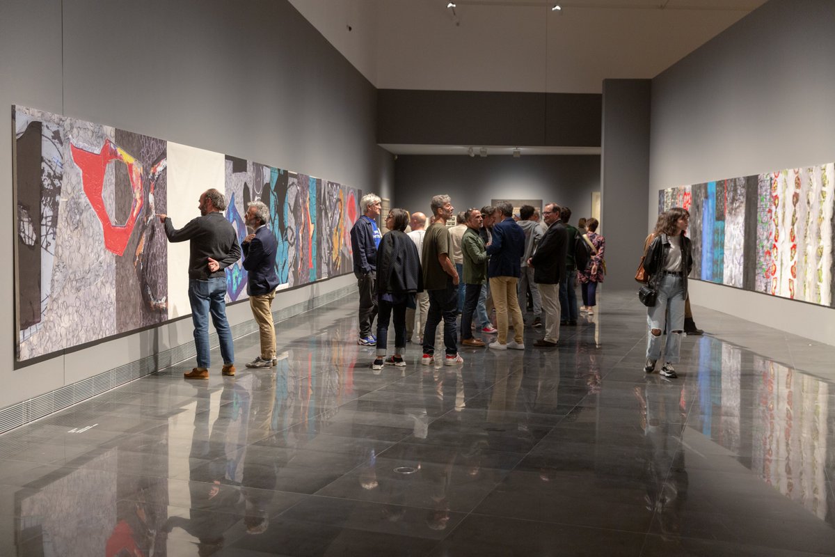 Museo_unav's tweet photo. #AsómateAlMUN
¡Feliz día de San Francisco Javier! Te animamos a celebrarlo visitando las exposiciones de Jorge #Ribalta, Txema #Salvans y José Luis #Alexanco en el MUN.
Hoy nuestro horario es de 11 a 14 horas y la visita guiada a las 12.
#DiaDeNavarra https://t.co/4cAVHw6FQW