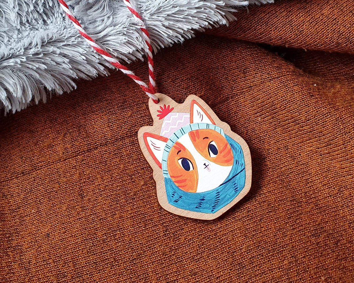 ruthdoodles's tweet photo. Lil cosy cat ornaments to decorate your tree! https://t.co/2jSaTm98wc 

#illustration #CatsOfTwitter #Christmasgifts https://t.co/cGelNErA3G