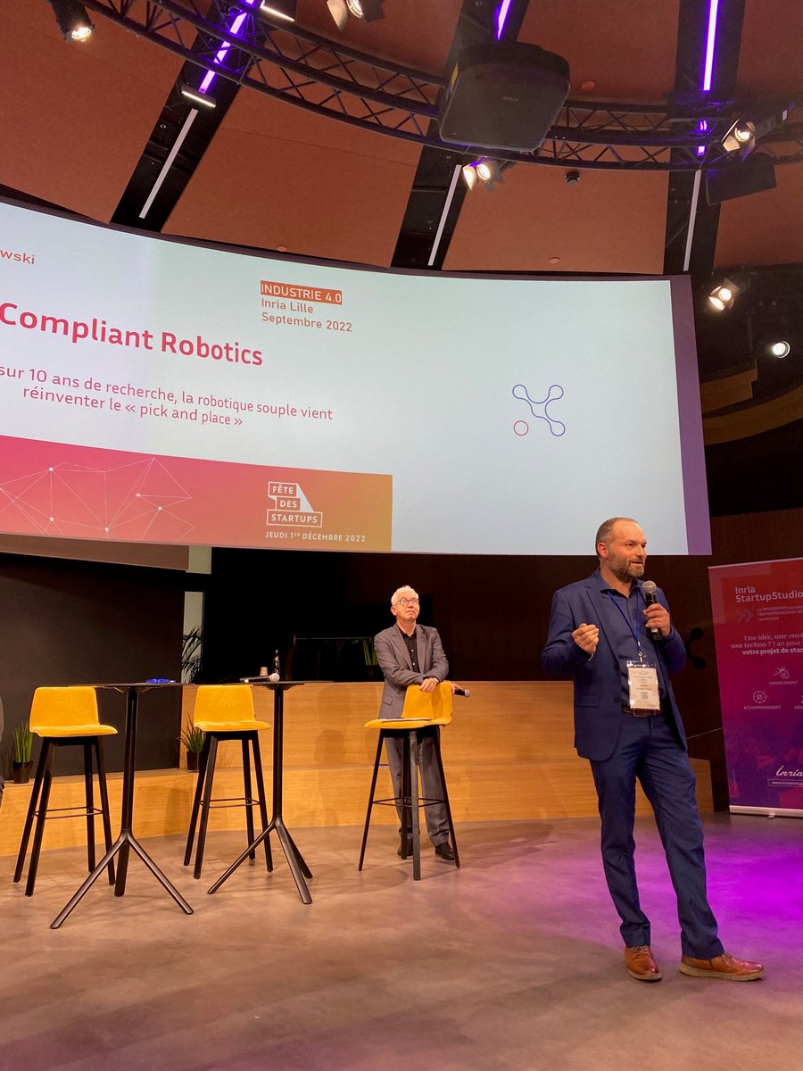 Inria_Lille's tweet photo. Pour la Fête des #startups @InriaStartup 🚀 @ChristianDuriez a présenté Compliant Robotics, un projet de startup s'appuyant sur les travaux de recherche de l'équipe-projet @Defrost_Lille, qu'il dirige, en robotique #deformable. 
🎯Leur objectif ? Réinventer le "pick and place" https://t.co/Gn8iNDrm09