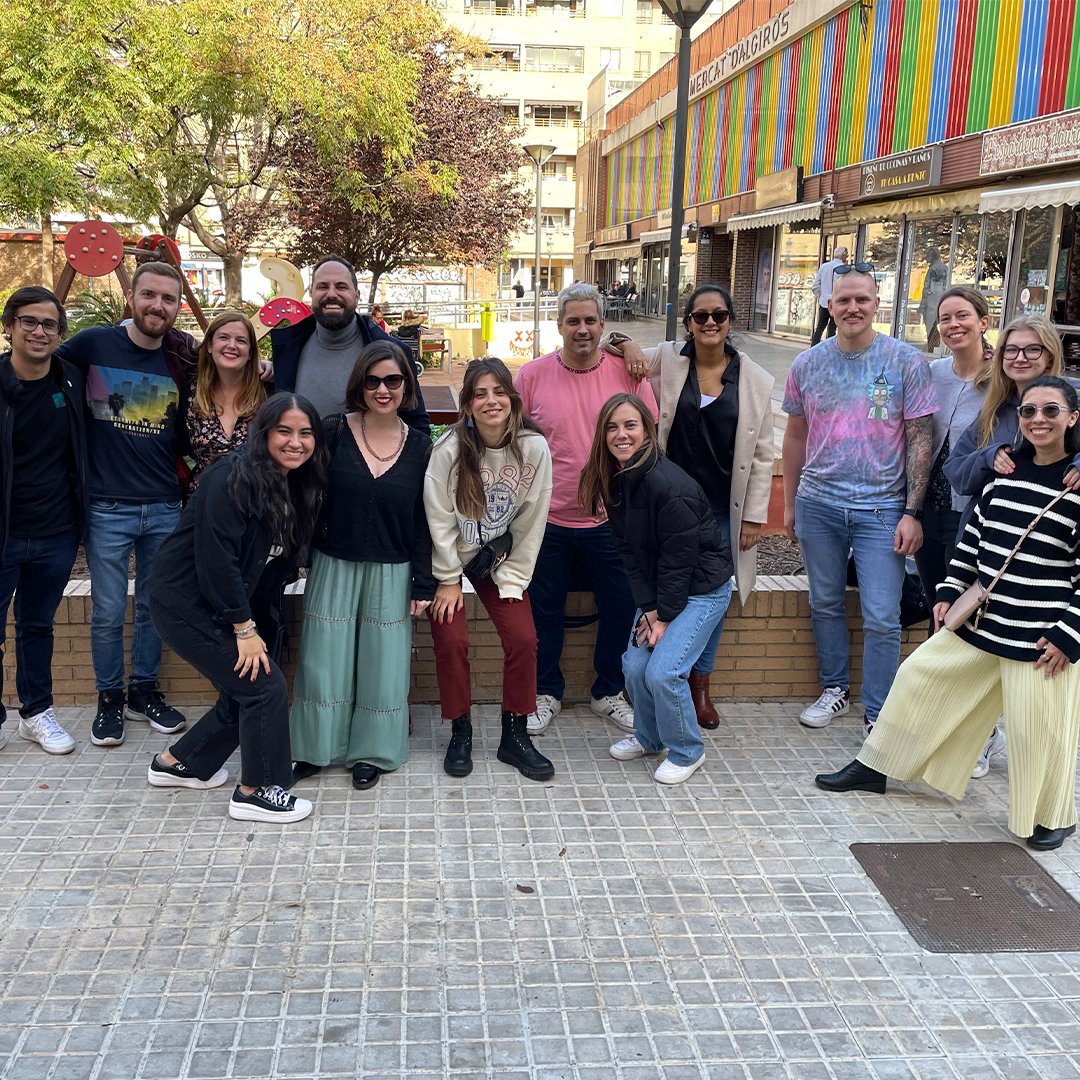 NewWork_es's tweet image. Is this our Central Team or MasterChefs?👨‍🍳👩‍🍳

The Central team immersed themselves in an evening where they competed for the best traditional dishes, played board games, and enjoyed a delicious dinner!

#NewWork #forabetterworkinglife #newwork_vlc