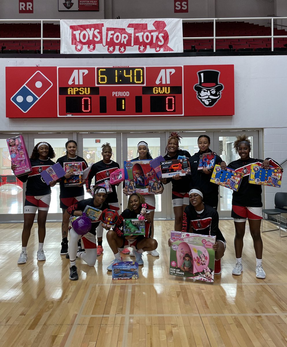 The Govs donated toys to <a href="/Toys4totsT/">Toys4Tots Clarksville,Tn</a> and you can too! Help make a child’s Christmas this holiday season by donating to Toys for Tots at today’s game!🎩🏀

#CodeRed | #LetsGoPeay