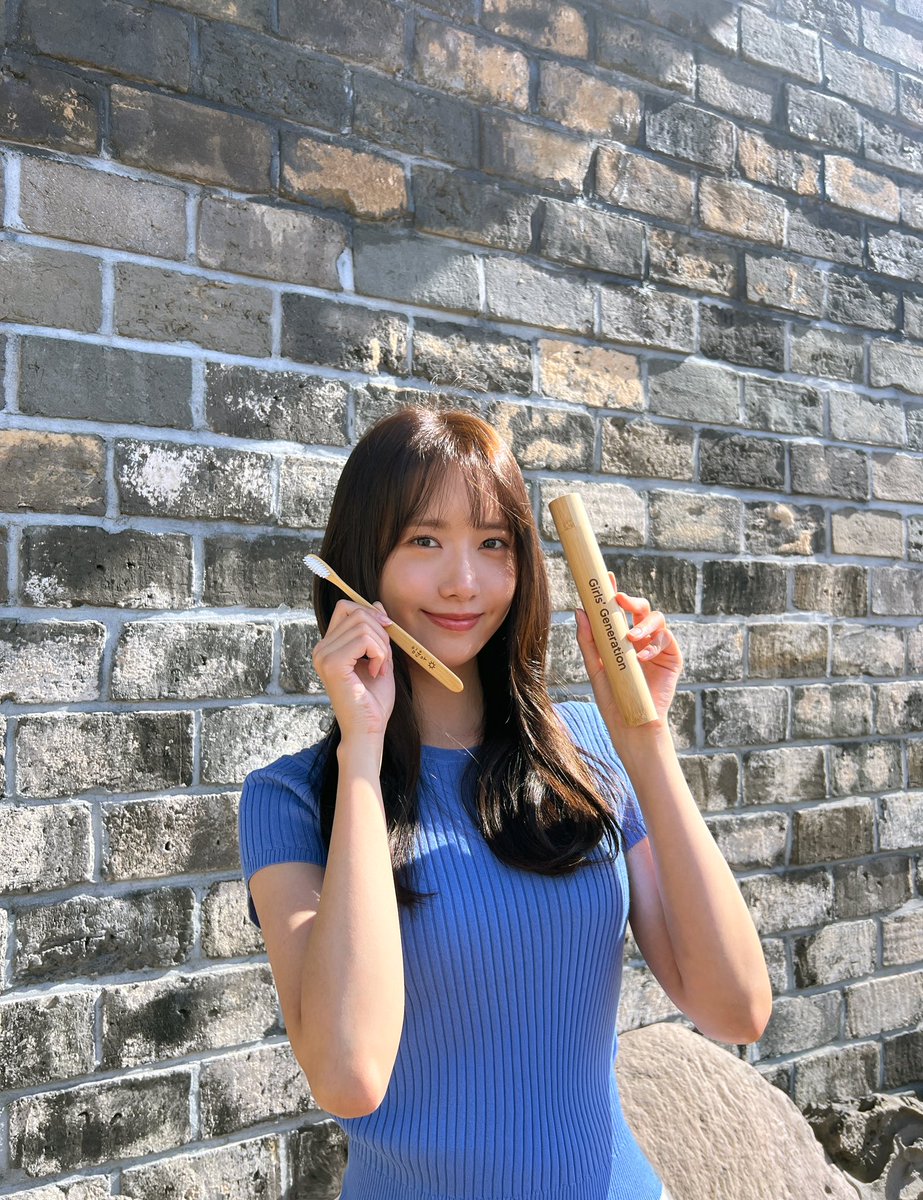 yoonahourly tweet picture