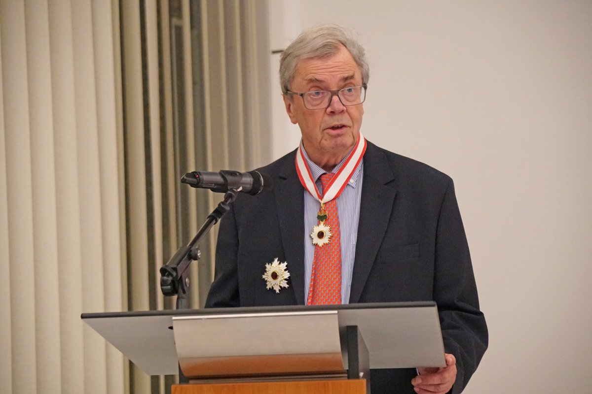 AmbJaponFR's tweet photo. 🎖Le 29/11, l’Ordre du Soleil Levant, Étoile d’Or et d’Argent a été remis à M. Alain TOURRET, Ancien Président du groupe d’amitié France-Japon de l’Assemblée nationale !

Il a largement contribué à la promotion des #échanges 🤝 parlementaires entre le 🇯🇵 et la 🇫🇷 ! https://t.co/WNTblJ5tGR