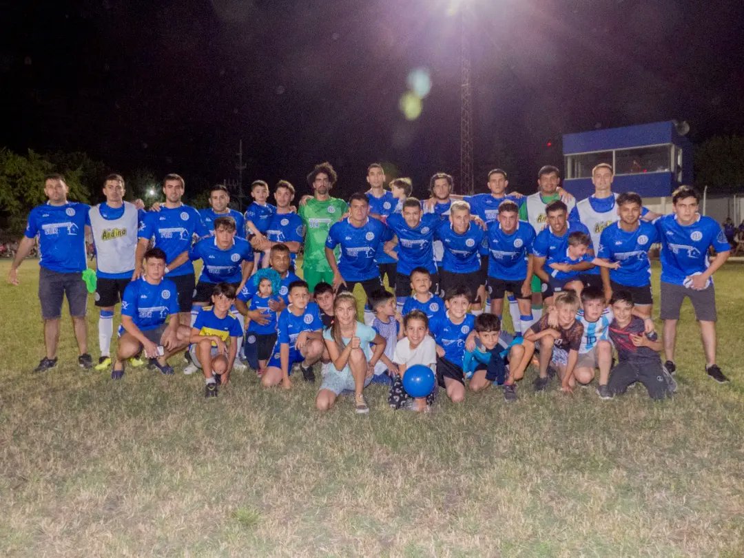 #Semi #TorneoClausura #UDL22
Lucas 0️⃣ - Nobleza 0️⃣
#VamosGurises 💪🏻🤞🏻💙