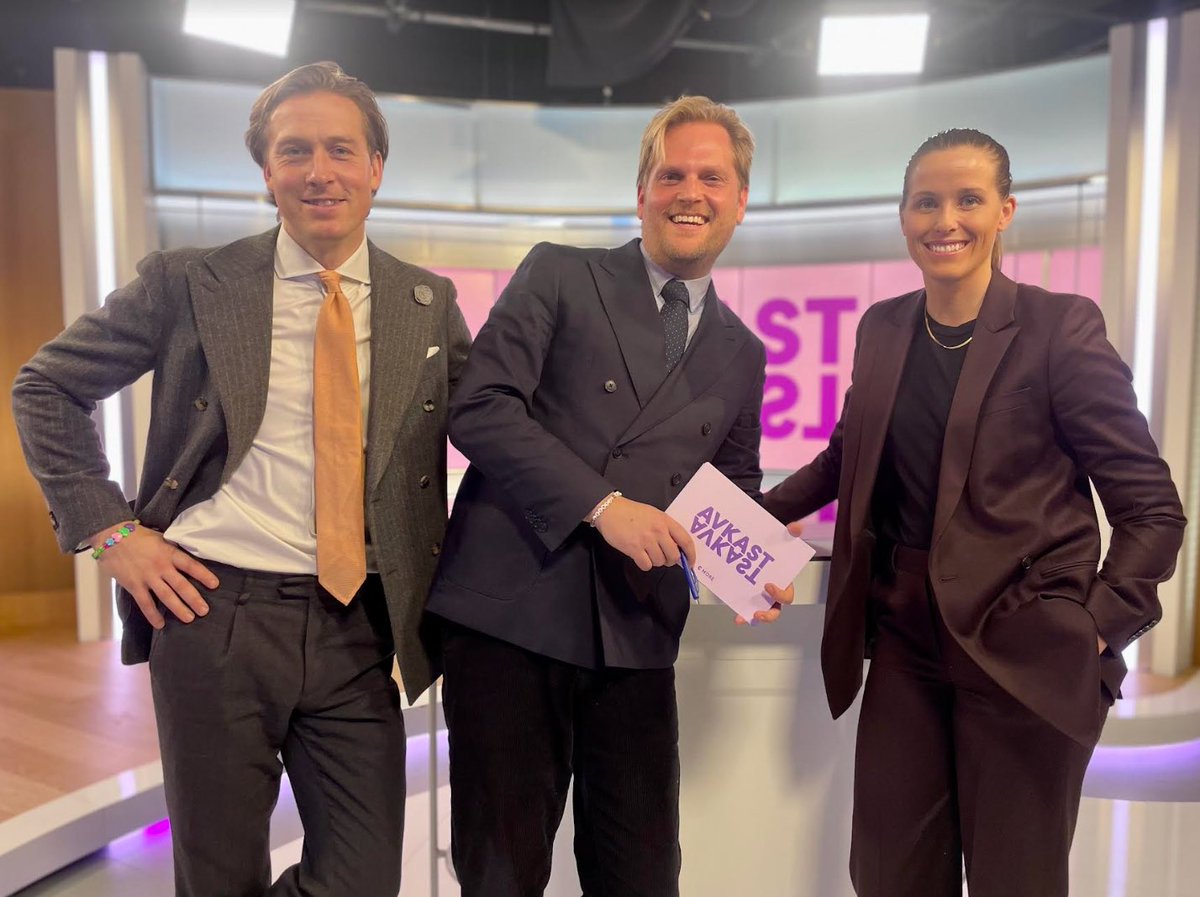 Ikväll summeras Handbollsligan och SHE i vårt magasin på Sportkanalen kl 19:10. Finns även på Cmore. Vi debatterar bland annat om Matias Helt Jepsens GLIDTACKLING är rött kort eller inte – delade meningar mellan Charlie Sjöstrand och Jennie Linnell.