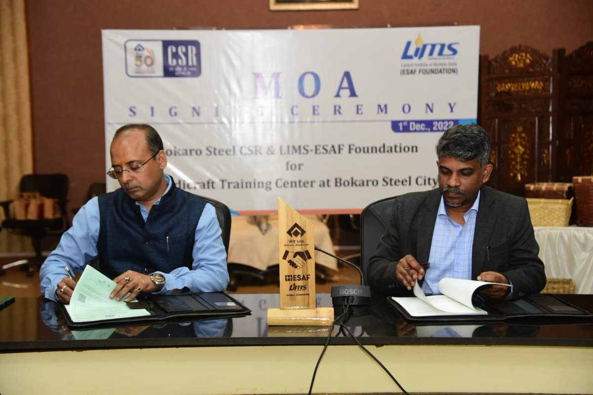 SAILBSL2's tweet photo. For imparting training in handicrafts to men & women in rural areas under its CSR, SAIL -Bokaro Steel Plant has signed an MoA with LIMS-ESAF foundation in the presence of DIC Amarendu Prakash & senior officials
#Sail_CSR
#рд╣рд░_рдЖрдВрдЦ_рдореЗрдВ_рдЪрдордХ_рдЗрд╕реНрдкрд╛рдд_рдХреА
#рд╣рд░_рдХрд╛рдо_рджреЗрд╢_рдХреЗ_рдирд╛рдо
#SkillIndia https://t.co/8iLKWBdKX2
