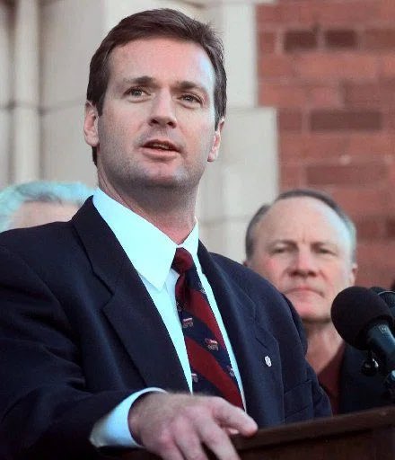 KREFsports's tweet image. 24 years ago today: Bob Stoops was hired as head football coach at OU.

Stoops said: “I shall not shy away from the expectations that you have at Oklahoma. There are no excuses. You succeed or you don’t.”

Thanks for everything, @CoachBobStoops!