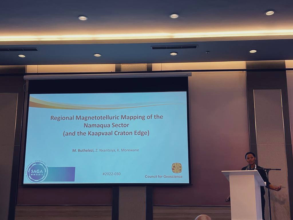 CGS_RSA's tweet photo. It’s a wrap of the #17SAGA2022.
Ms Minenhle Buthelezi presented new results on lithospheric mapping over the Namaqualand sector using magnetotelluric data.
Dr David Khoza served as a panel judge of the NGEA Africa competition.
Well done to #TeamCGS https://t.co/8Wt0aZkgIR
