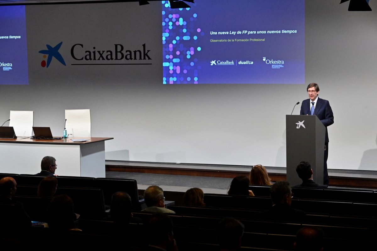 caixabank_cat's tweet photo. Goirigolzarri indica que l’ #FP i l’ #FPDual poden contribuir a afrontar la revolució digital, la transició cap a una economia més sostenible o el repte demogràfic com a conseqüència de l'envelliment de la población. #InformeAnualFP @CABK_Dualiza https://t.co/c8RpNAwE2i
