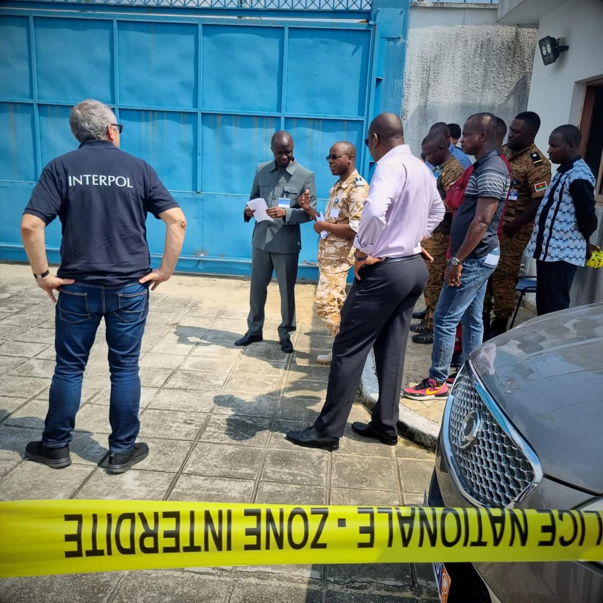 INTERPOL_CBRNE's tweet photo. Forces de l’ordres et Protection civile de 6 pays de la sous-région 🇲🇷🇲🇱🇳🇪🇧🇫🇹🇩🇨🇮 ont participé à Abidjan un exercice sur table de gestion de crise NRBC, conduit par le projet INTERPOL d’appui au Sahel et en Côte d’Ivoire. #NRBC @francediplo https://t.co/Ao8edsc0ut