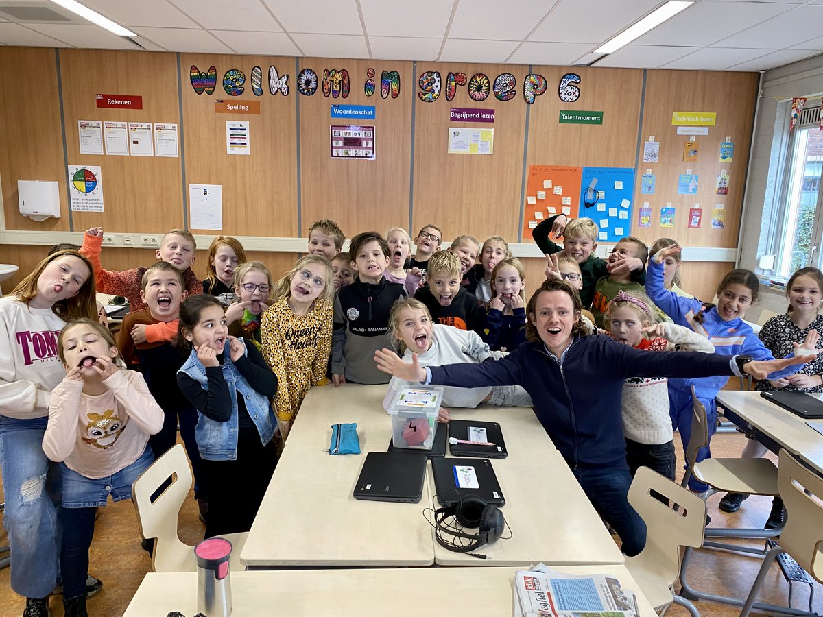 Onze hoofdredacteur <a href="/Tiesio/">Ties van Dooren</a> gaf vandaag een gastles aan groep 5/6 van Basisschool 't Ven (@Verdi_onderwijs) in Veghel!
De kinderen waren hartstikke enthousiast en er werden intelligente vragen gesteld. Succes met het schoolthema 'communicatie' en met het schrijven van artikelen.