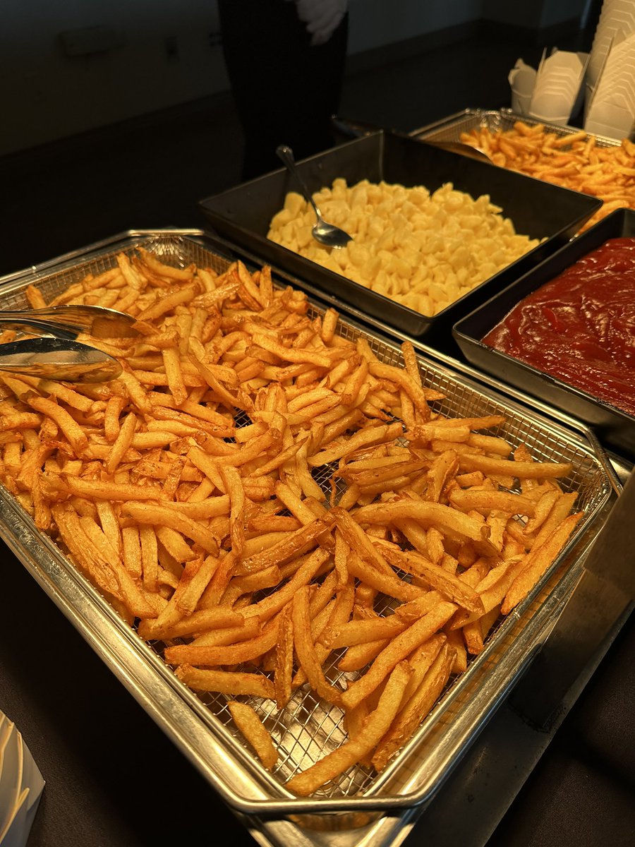 We’re at <a href="/StClairCollege/">St. Clair College</a> Centre for the Arts for In Honour of the Ones We Love’s Potato Fest. On from 11-2. Come join us! #PotatoFest