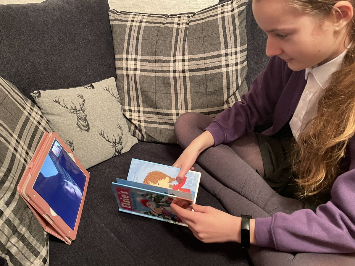 ksha9301's tweet photo. Elsies reading a book to her Nanna on zoom (well messenger) #christmasreadingchallenge #completedit @OJA_Brumby @OJAB_6MF https://t.co/c7MOWu2jIP