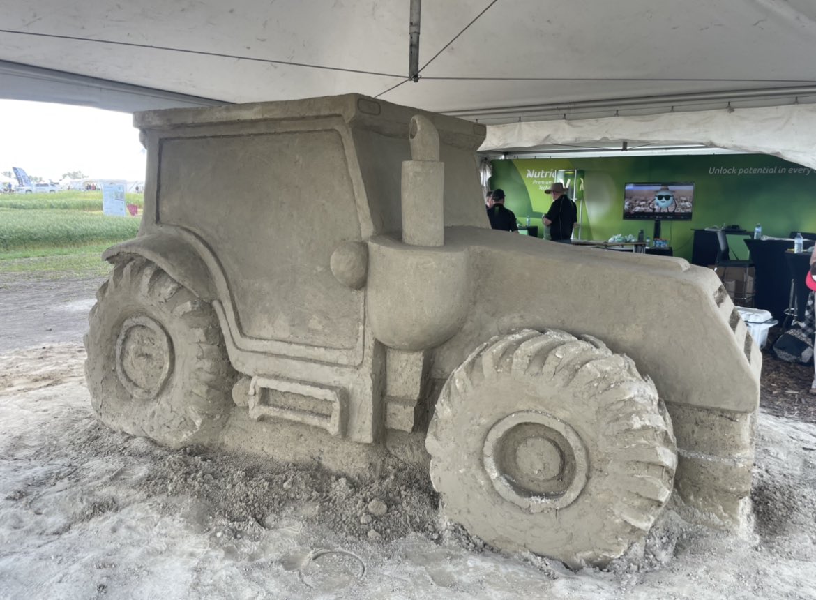 Smart_MST's tweet photo. #TBT to our one-of-a-kind Smart Nutrition MAP+MST sand sculpture at #AIM22. Watch how it came together: https://t.co/o21s91wB58 https://t.co/yPvO1aDXIj