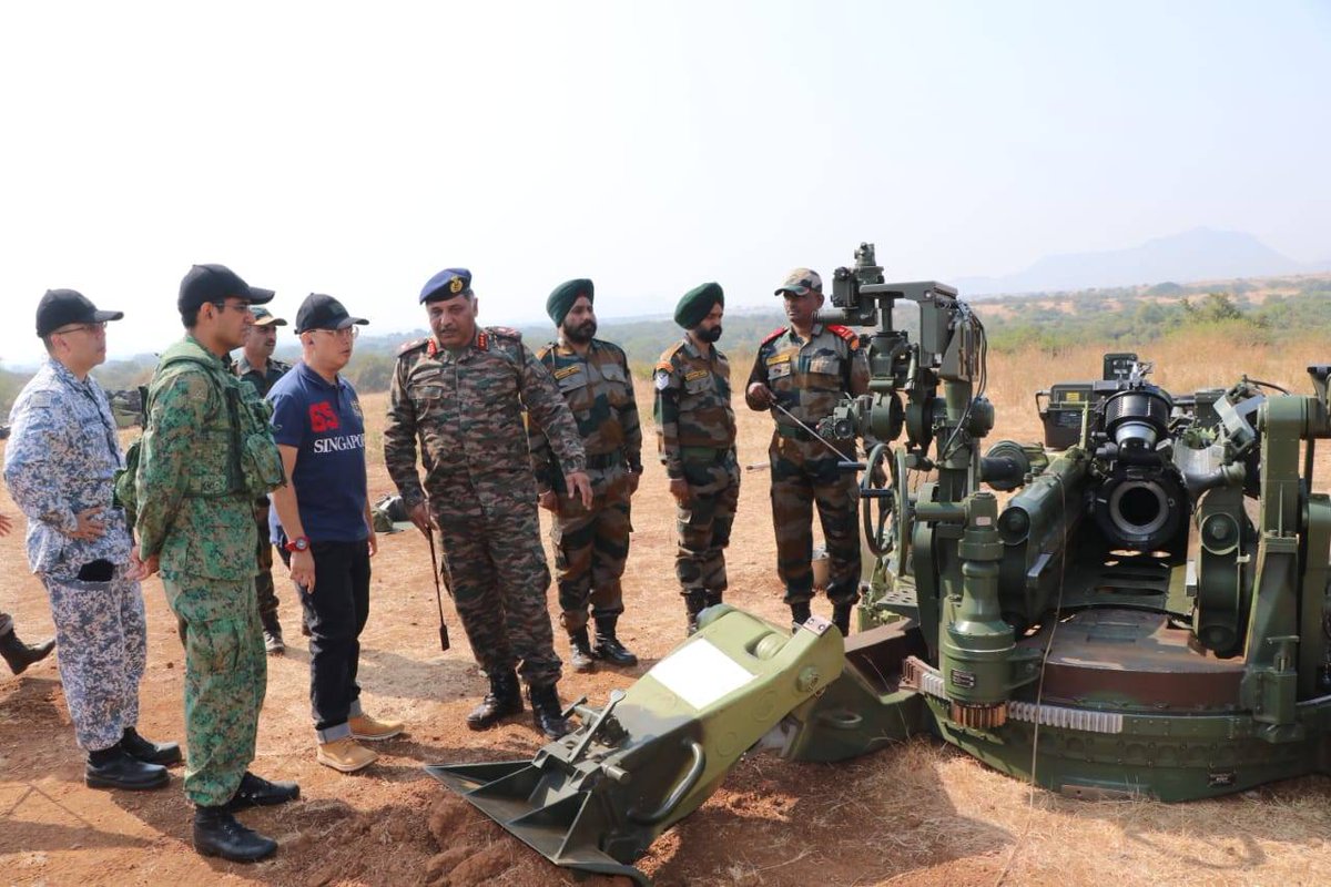 Bilateral Exercise #AgniWarrior between Singapore Armed Forces and #IndianArmy culminated at #SchoolofArtillery. Mr Wong Wie Kuen, High Commissioner of Singapore to India & Lt Gen S Harimohan Iyer, Commandant #SchoolofArtillery witnessed the validation exercise.