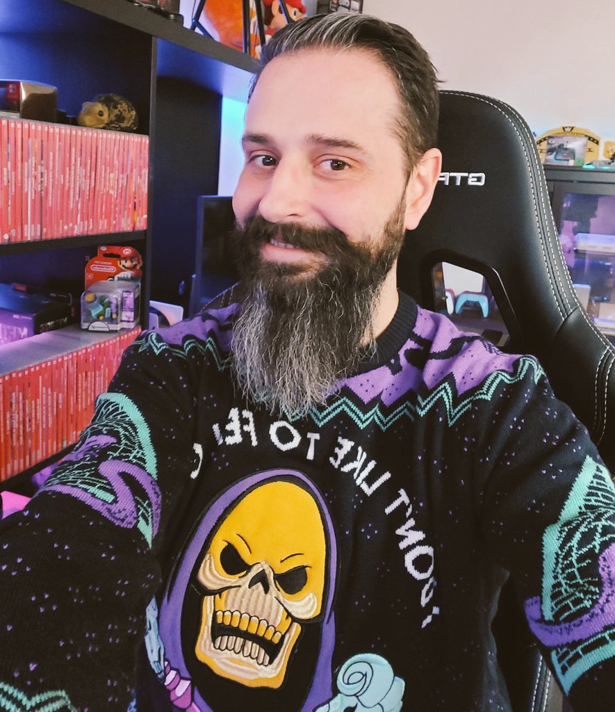 smackboomcom's tweet photo. Die Ugly Sweater Season ist endlich eröffnet und womit feiert man besser als mit Skeletor und einer neuen Folge der wilden Hörer?
#smackboom #herrrog #uglychristmassweater #christmas #uglysweater #uglychristmassweaterparty #christmassweater #uglysweaterparty #merrychristmas https://t.co/M9P2Z3mZKU