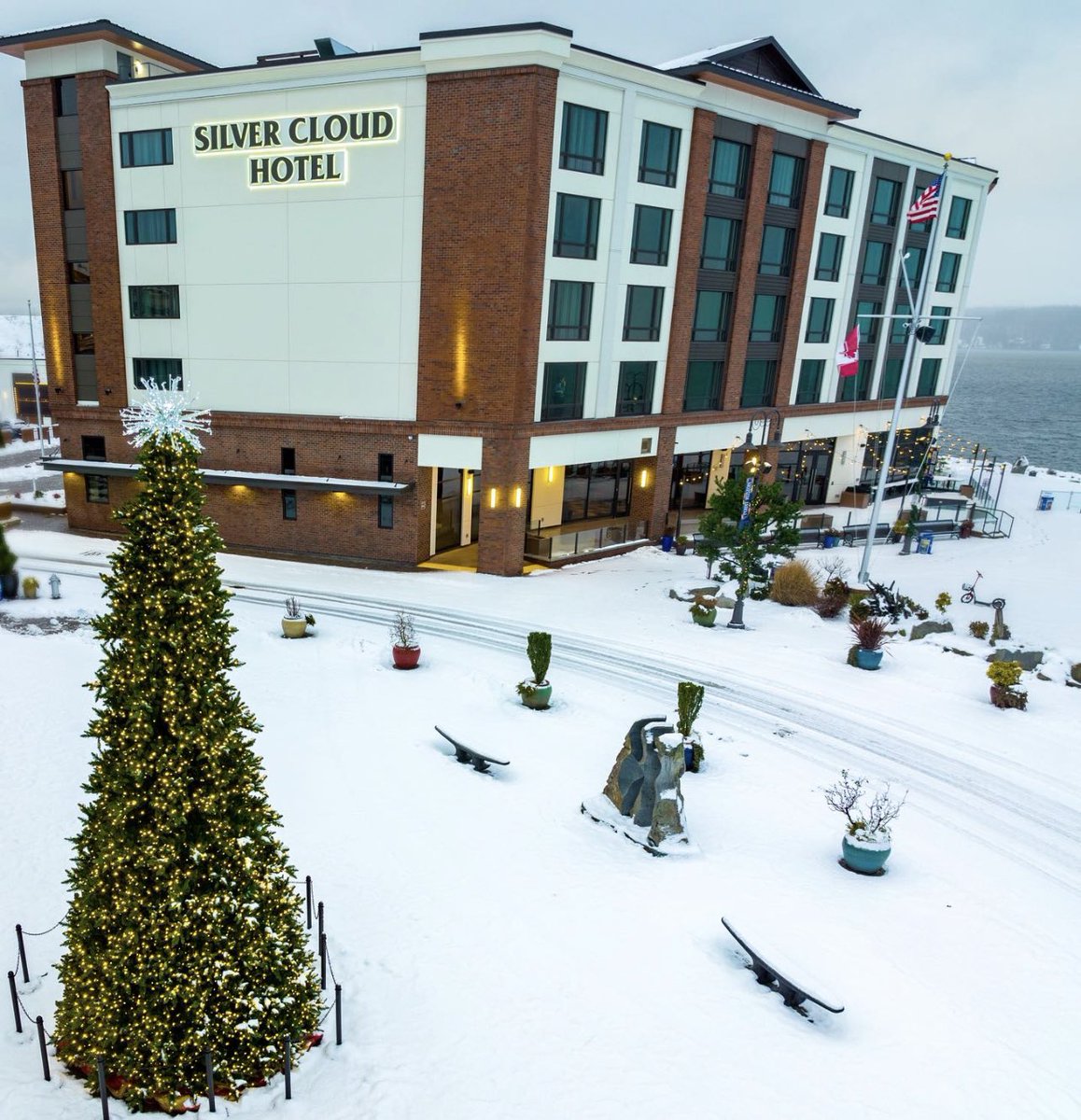 visitpierce's tweet photo. Happy December! Happy Snowfall! Stay warm and cozy at Silver Cloud Waterfront hotel! ❄️
📸 @overtacoma
#traveltacoma #mountaincitysea #december #firstsnowfall #snowday #staycation #leisuretravel #cozyday #silvercloud #pointruston #silvercloudhoteltacoma #gritcity #vacay https://t.co/azQUMF1JMV