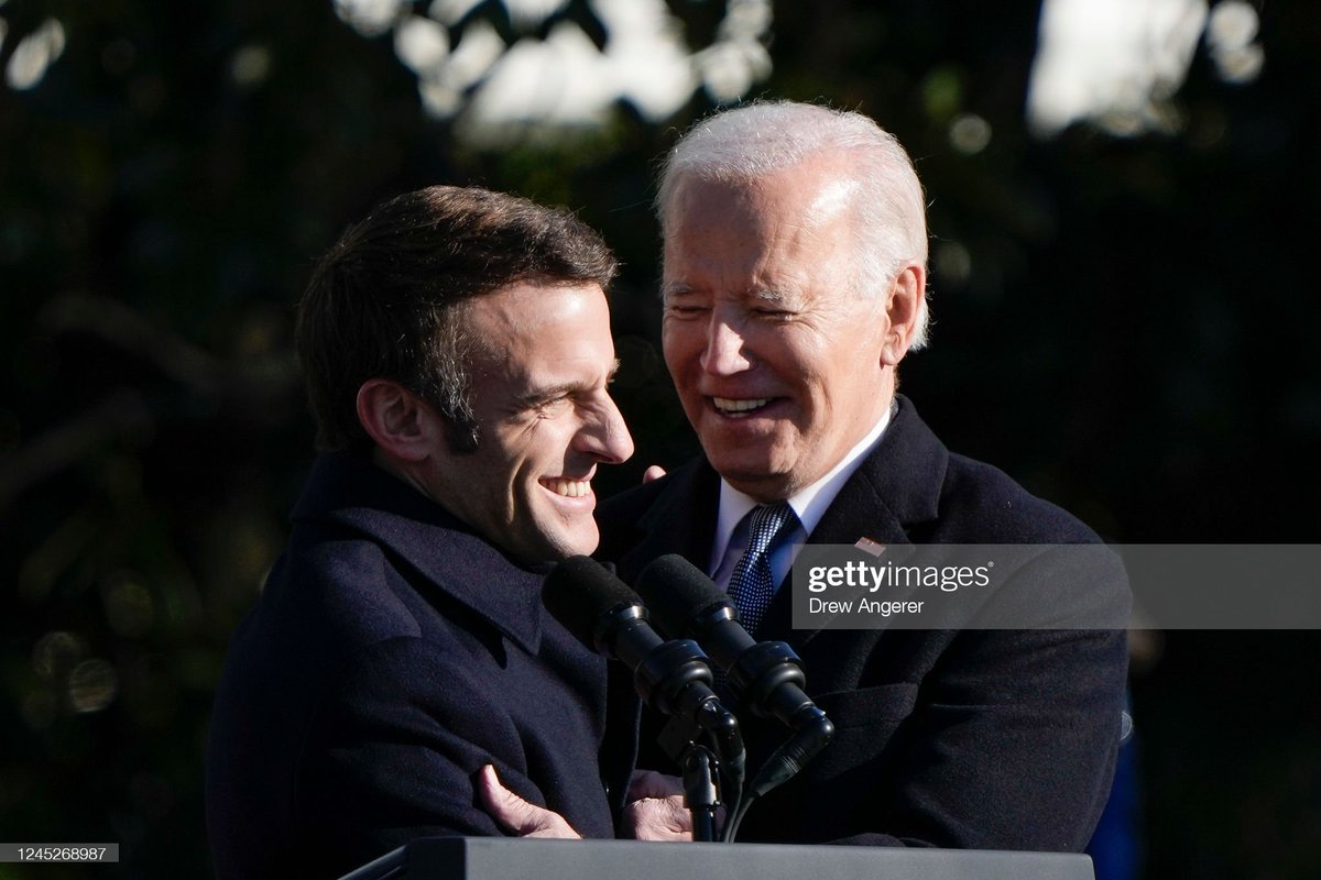 U.S. President Joe Biden and French President Emmanuel #Macron greet each other on the South Lawn of the #WhiteHouse during the first official state visit of the #Biden administration. 📸: @drewangerer