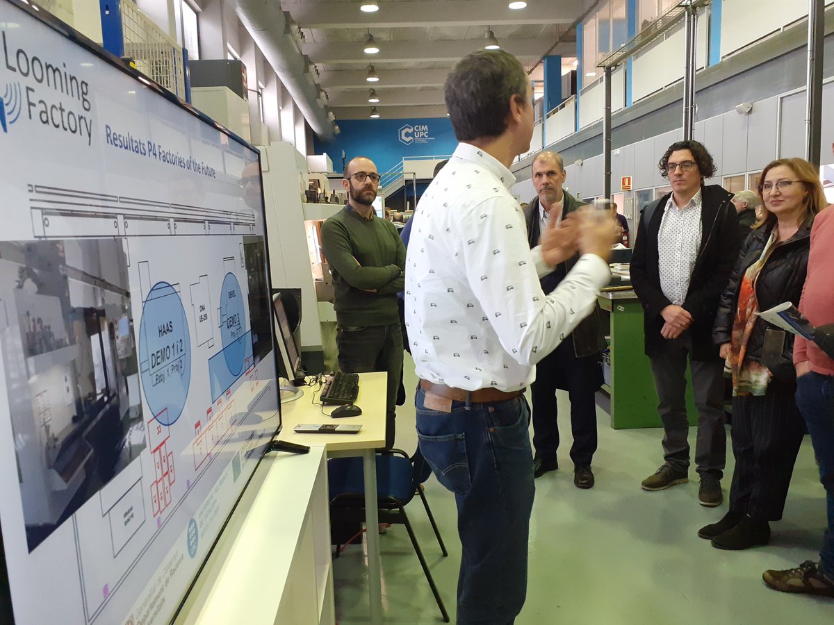 la_UPC's tweet photo. Avui s'han mostrat, a les instal·lacions de la planta pilot de @cim_upc, innovacions sorgides de #LoomingFactory: avenços en #Industria40 per a empreses que es vulguin digitalitzar.
#FEDERrecerca #FonsUECat
https://t.co/7ytpDqEEDv https://t.co/plgYTIhuBO