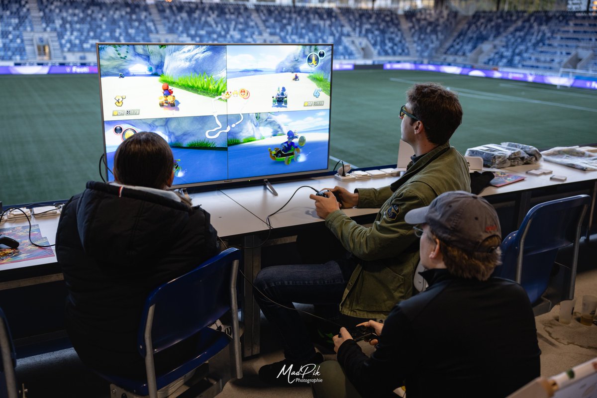 lausanneesports's tweet photo. 🎁 DES ANIMATIONS PLEINES DE SURPRISES 🎁
https://t.co/L4eFPrj5yV & #Nintendo ont proposé des jeux fun à tester, seul ou en famille, durant toute la convention 👨👩👧👧
#FestiGames 🏟 https://t.co/F17d1wIzCt