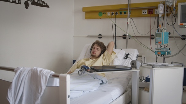 Tellux_Film's tweet photo. Programmhinweis: "ABENDSCHAU" 
Fr, 02.12.2022 | 18:00 

Unser Protagonist TOBI aus dem #Coming-of-Age-Film "NACH DEM HAPPY END" ist zu Gast in der #Abendschau und spricht über seine #Herztransplantation - dabei merkt er, dass ihm eines fehlt zum Glücklichsein: Sein altes #Herz. https://t.co/FsCdpoaMaM
