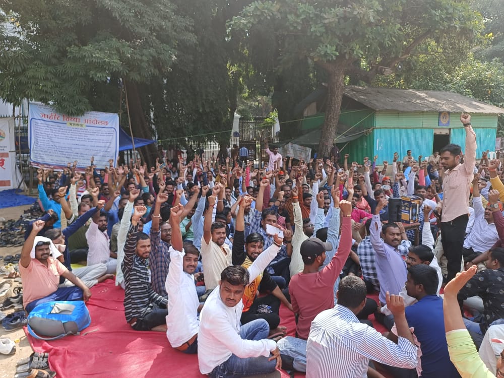 BhaskarDMunde3's tweet photo. #मुख्यमंत्री आणि #उपमुख्यमंत्री यांचाआदर कोणत्याही अधीकारी करत नाही. 
व्हा रे सरकार तुमचा अमृत महोत्सव   महावितरणच्या विद���युत सहाय्यक ८५६ पात्र उमेद्वारांना नियुक्ती कधी❓  @Dev_Fadnavis @Devendra_Office @mieknathshinde @mieknathshinde @MSEDCL @CMDMSEDCL https://t.co/TCeHUW2kAc