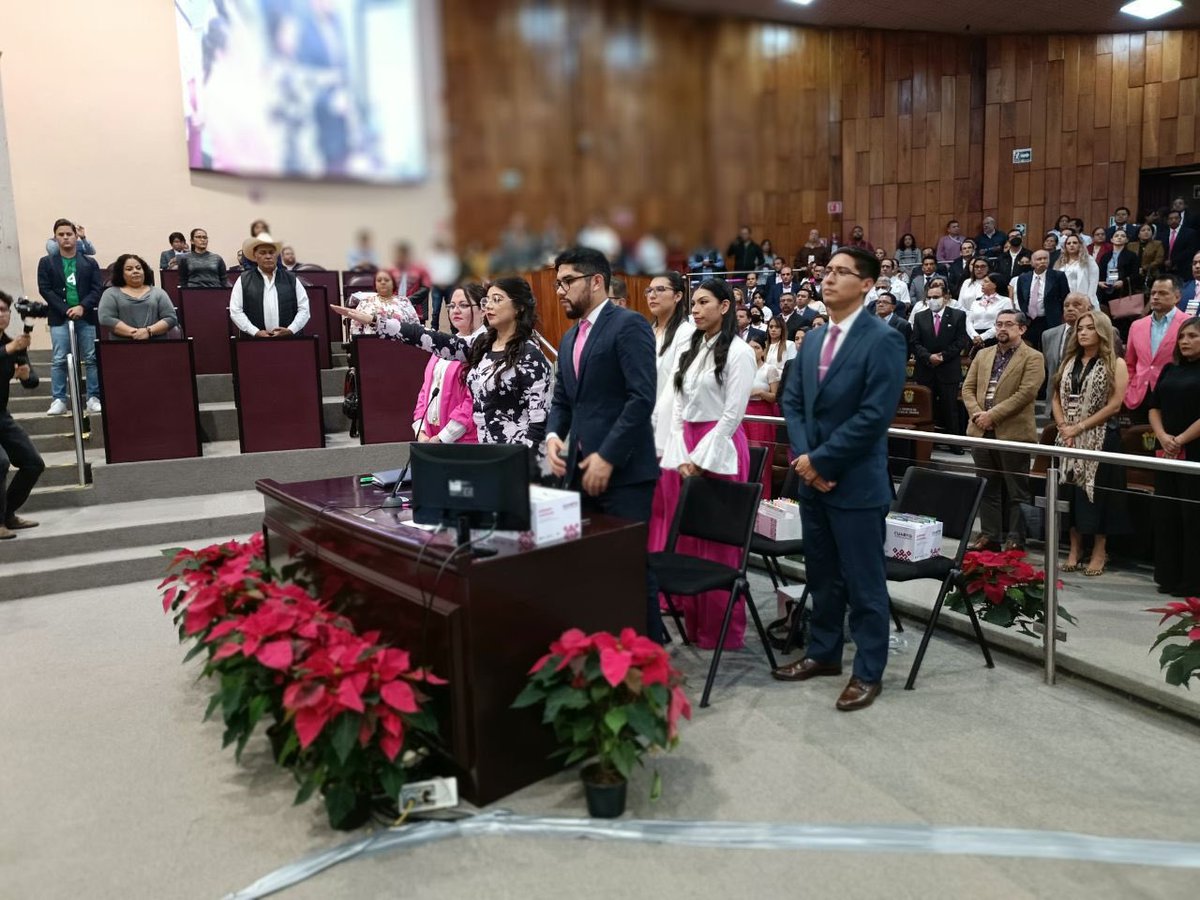 SoyGuillermoFS's tweet photo. Con gusto acompañé a mi compañera @DorhenyCayetano, Secretaria de Trabajo, Previsión Social y Productividad del Estado (STPSyP), en su comparecencia ante las y los diputados de la LXVI Legislatura del H. Congreso del Estado de Veracruz, como parte de la Glosa del Cuarto Informe. https://t.co/bmxFIMU1Cq