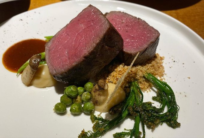 demples329's tweet photo. Eating steak is a pure and beautiful thing. https://t.co/RsjY9F1h7c