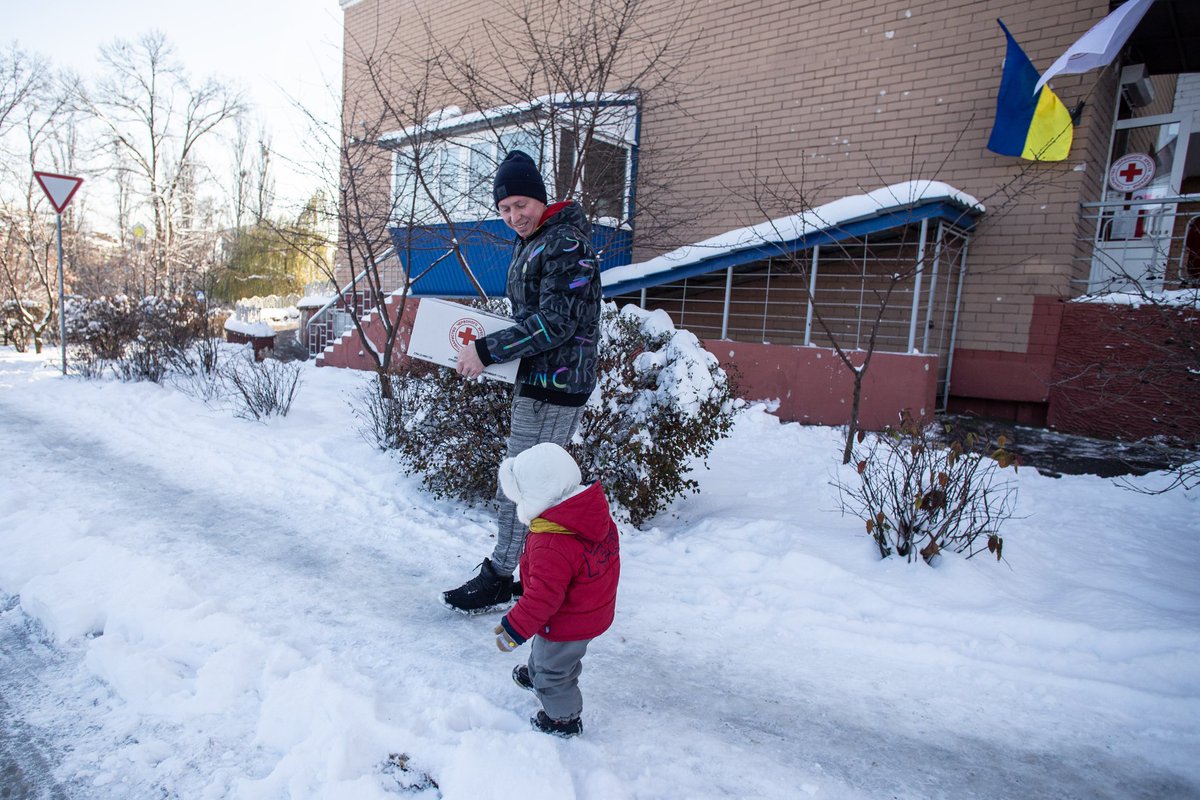 Winter is just starting, but it's already below zero in Ukraine. Without power, heating and running water in parts of the country, millions are facing extreme cold. Solidarity is very much needed. <a href="/RedCrossUkraine/">Ukrainian Red Cross</a> @IFRC <a href="/jagan_chapagain/">Jagan Chapagain</a>