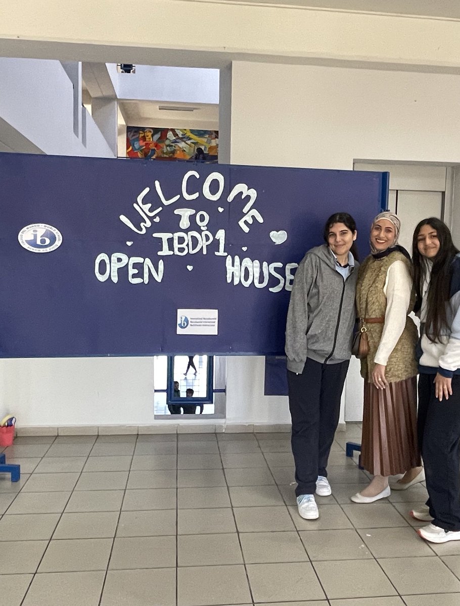 AzzamHanine's tweet photo. Grand merci aux apprenants de #IBDP1 classe de français B pour leur aide aux préparations de la porte ouverte menée aujourd’hui à l’établissement #hhhs #openhouse #ib @ChamandiHiba @dina_jradi @Hhhsinfo https://t.co/jk0oRE4wR0
