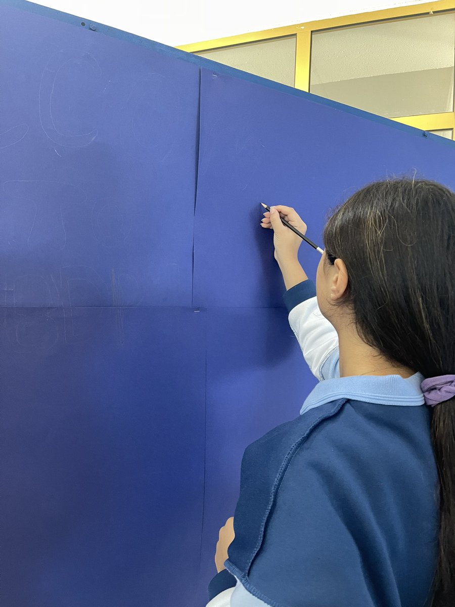 AzzamHanine's tweet photo. Grand merci aux apprenants de #IBDP1 classe de français B pour leur aide aux préparations de la porte ouverte menée aujourd’hui à l’établissement #hhhs #openhouse #ib @ChamandiHiba @dina_jradi @Hhhsinfo https://t.co/jk0oRE4wR0