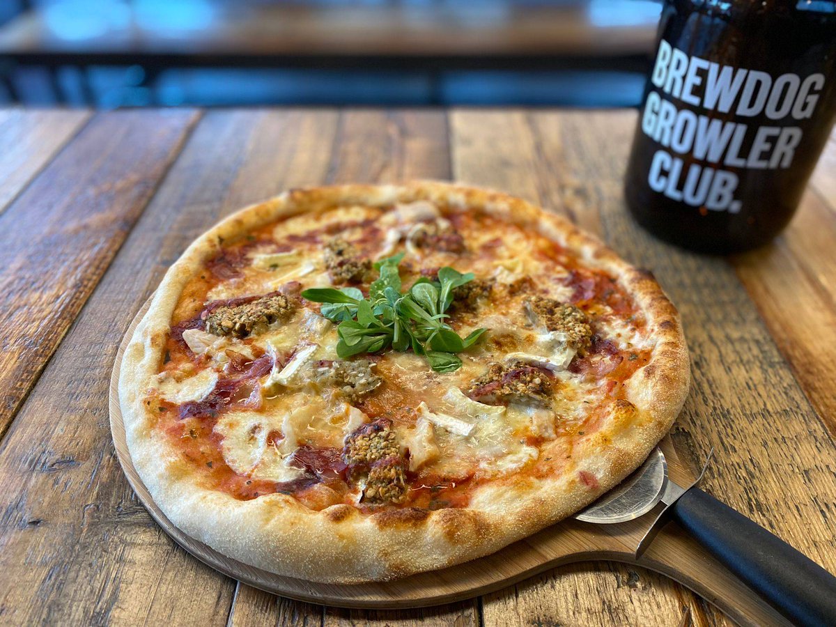 On the first day of Xmas, BrewDog gave to me:

The Jingle Helles!

A turkey, bacon, brie, stuffing, and cranberry pizza, available now at BrewDog North Street. Who needs to wait for Xmas Dinner, anyway? 🎄🤶🎉🍕 #brewdog #xmas #pizza