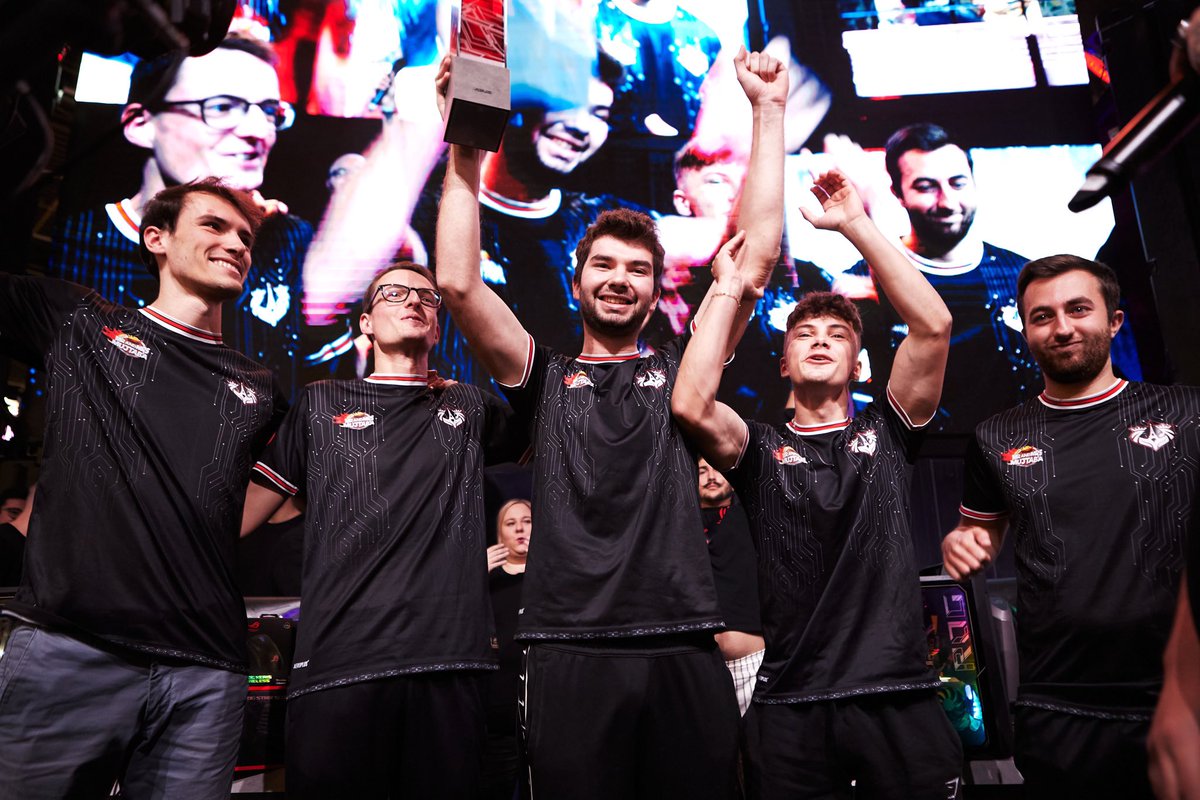 FrenchCup's tweet image. Il y a un mois à la @ParisGamesWeek... 🤩

Merci à @ASUS_ROG_FR pour ce week-end de folie!! 🙏

#PGW2022 #ROGPGW22 #ClashOfClans #ClashEsports