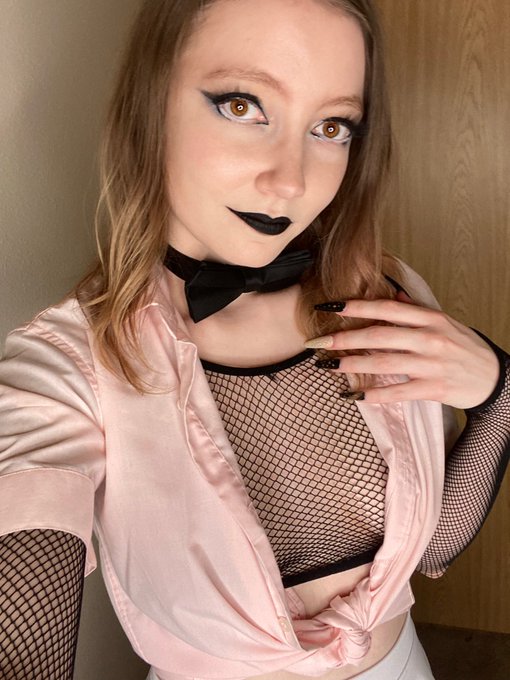 First day of December and I already have cabin fever 😏  #onlyfansgirl #onlyfans #GothMommy #gothic #punk<a href="/tag/model"class="tags"><span>#model</span></a><a href="/tag/cute"class="tags"><span>#cute</span></a><a href="/tag/lipstick"class="tags"><span>#lipstick</span></a><a href="/tag/redhead"class="tags"><span>#redhead</span></a><a href="/tag/fetishmodel"class="tags"><span>#fetishmodel</span></a><a href="/tag/modeling"class="tags"><span>#modeling</span></a>