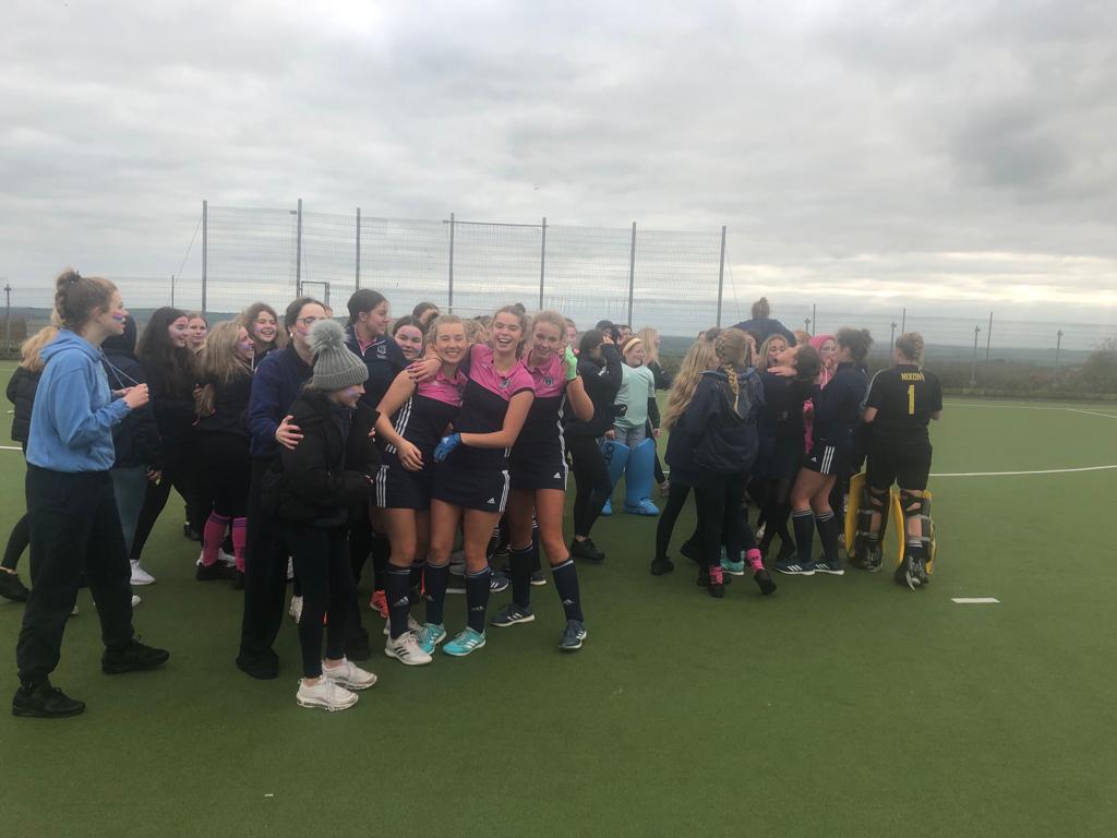 ScoilMhuireCork's tweet photo. What a thrilling quarter final. 1-1 at fulltime. Went to shuttles..we won!
 SMC won! 
Congrats to the players, coaches, parents and supporters! Thanks to Crescent for a great match. 
A great day for SMC.
#hockey @Munster_Hockey
@irishhockey https://t.co/6Zcf4IL6Bv