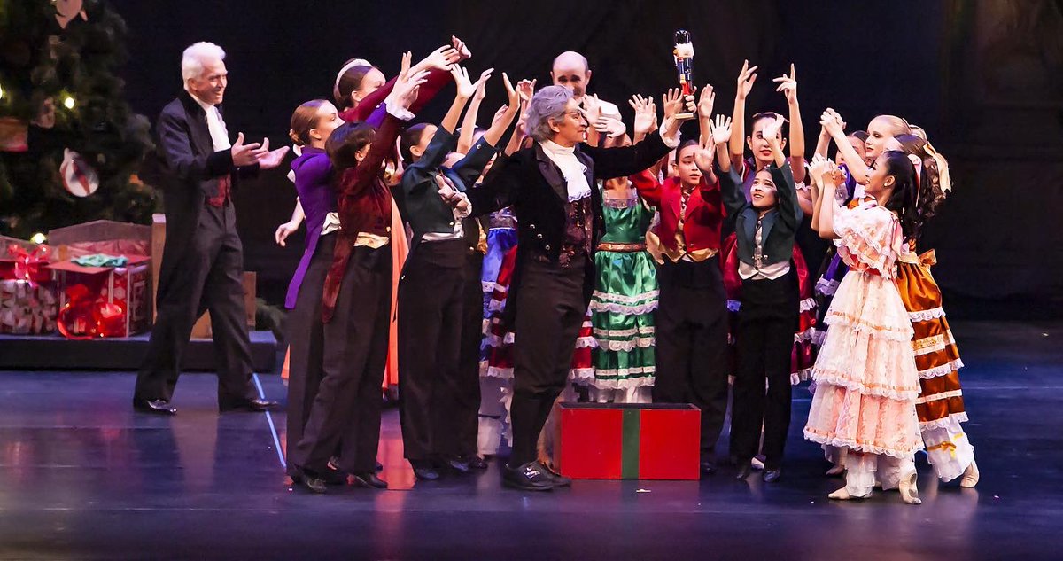 Happy Friday junior😀 Join The Moss Center this weekend as the students of Miami Youth Ballet perform The Nutcracker👏 with star professional ballet dancers‼️
.
Get your tickets NOW! Link in the bio🔗
.
#miamidadearts #theMossCenter #miamidance e