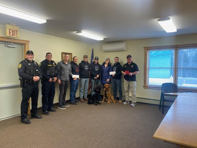 <a href="/Town_of_Holden/">Town of Holden</a> police were happy to kick-off the first day of our "25 Days of Kindness" with a $500.00 donation to a former <a href="/USArmy/">U.S. Army</a> Airborne combat vet and his wife, who is fighting cancer. (We also gave them a $100.00 <a href="/Hannaford/">Hannaford</a> gift card!) #25DaysOfKindness 👮🎅