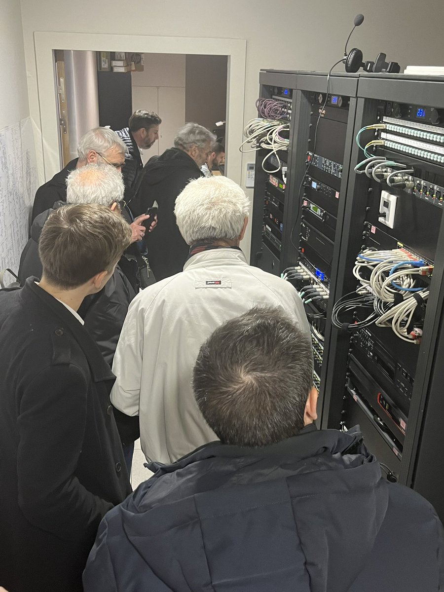Equans_France's tweet photo. Après l’hémicycle, zoom sur la régie ! 🎛🔧
Via sa #transitionnumérique, la région @iledefrance simplifie la décision publique. Les liens entre élus, agents, #citoyens, entreprises & associations sont renforcés par des infrastructures plus ergonomiques & durables.
#EquansDigital https://t.co/3jyHD2XlJp