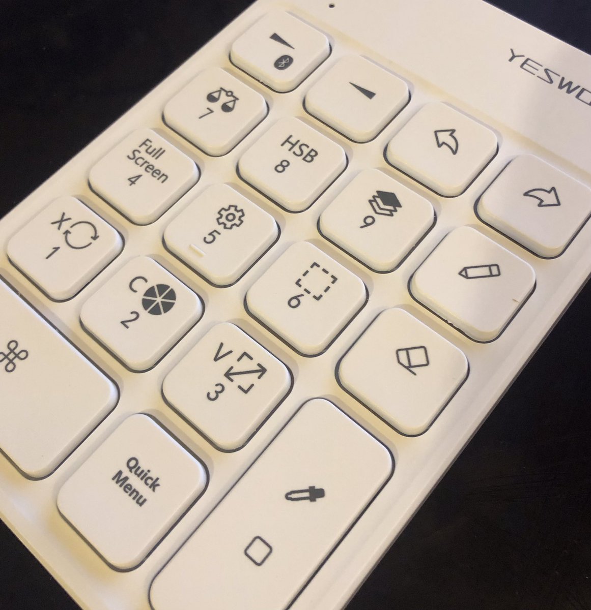 Rosional_Plus's tweet photo. いや、左手デバイス、自分的今年の流行語大賞は「左手デバイス」ってくらい最高です‼️ 笑。左手デバイス使用の記念の1枚目は今週末にUP予定‼️
#イラスト
#YESWORD https://t.co/ifL7VYaQ0P