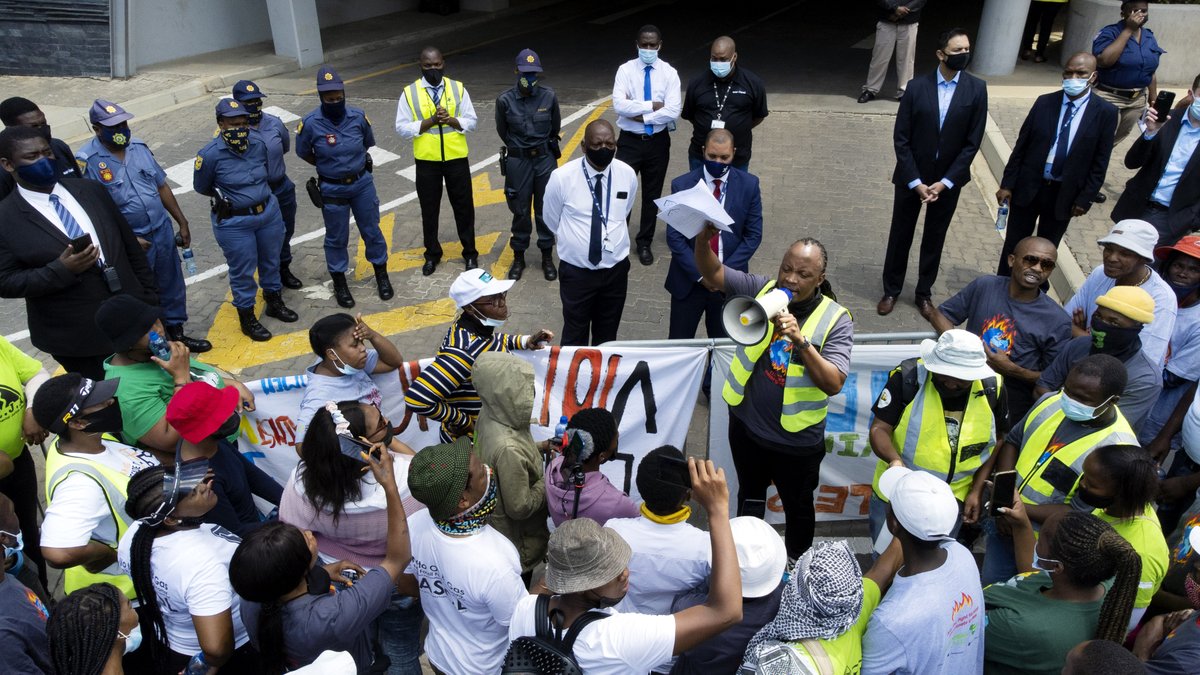 Protest Action: Friday 2 Dec. Civil society movements &amp; activists to confront big polluter <a href="/SasolSA/">Sasol</a> on reducing GHG emissions, use of fossil gas and #JustTransition plans. 
#SasolAGM2022 #DontGasAfrica #ExitFossilFuels
<a href="/CentreEnvRights/">Centre for Environmental Rights</a> <a href="/Earthlife_JHB/">Earthlife Africa JHB</a> <a href="/JA4change/">JA! Justiça Ambiental Moçambique</a>  <a href="/Greenpeaceafric/">Greenpeace Africa</a>