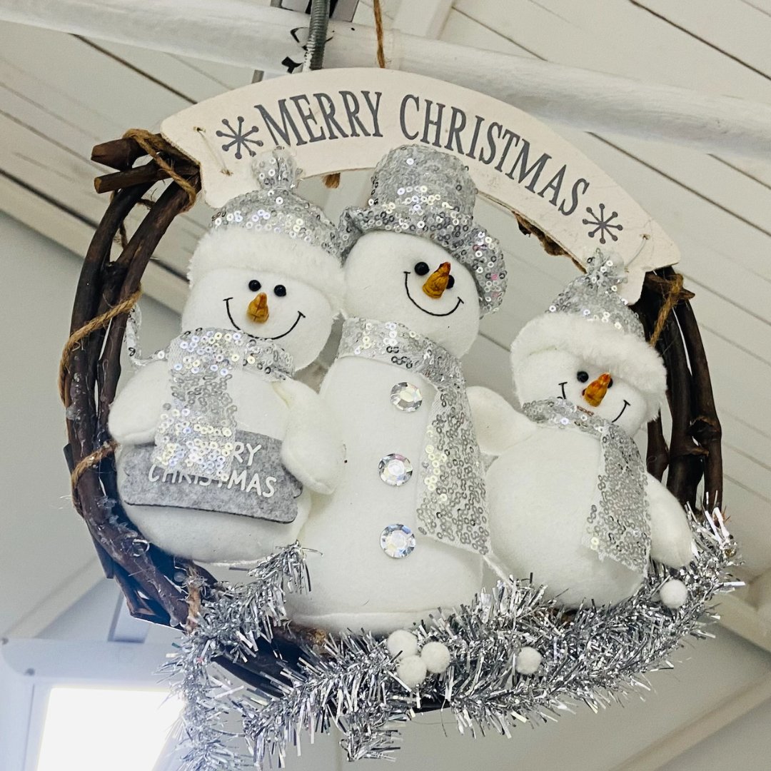 agencyroute's tweet photo. It’s officially Christmas in our Newcastle HQ.🎄

Our team has given our office at Generator Studio a festive make-over to mark the countdown to Christmas. Ofcourse, there’s a tin of chocolates on the go - it is the season!

#Christmas2022 #RouteAgency https://t.co/fK7nPD47F5