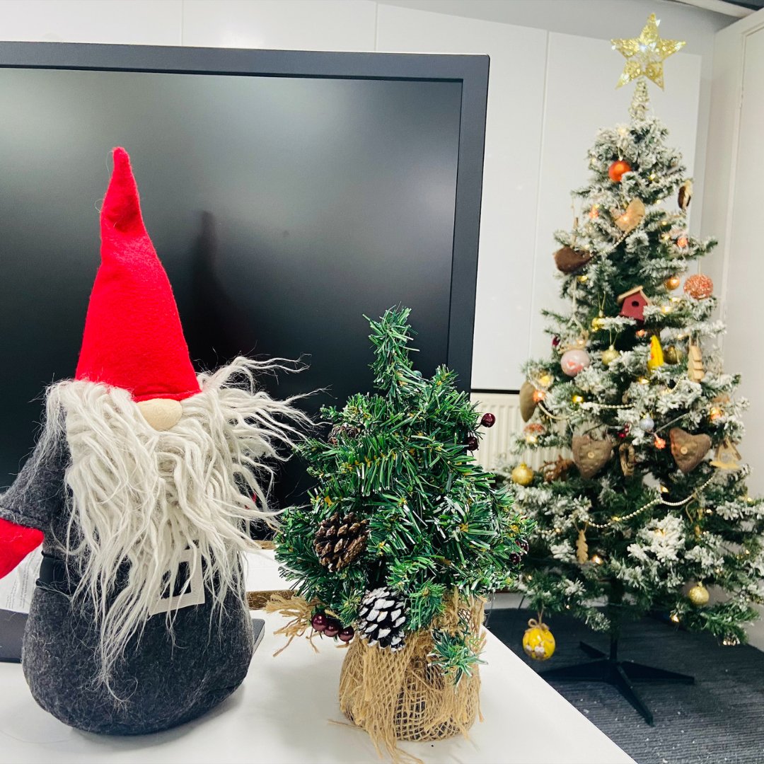 agencyroute's tweet photo. It’s officially Christmas in our Newcastle HQ.🎄

Our team has given our office at Generator Studio a festive make-over to mark the countdown to Christmas. Ofcourse, there’s a tin of chocolates on the go - it is the season!

#Christmas2022 #RouteAgency https://t.co/fK7nPD47F5
