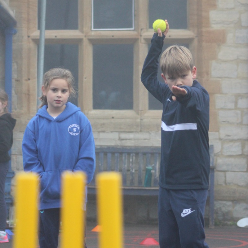 SomCricketFDN's tweet photo. 🏫 @ThurlbearSchool young leaders did a great job at running a festival for the Year 2 &amp; 3 today!

🏏 Great work to South West Community Coach @TB_Coaching8 who has been supporting the Young Leaders and delivering in @ThurlbearSchool this term!

@Chance2Shine