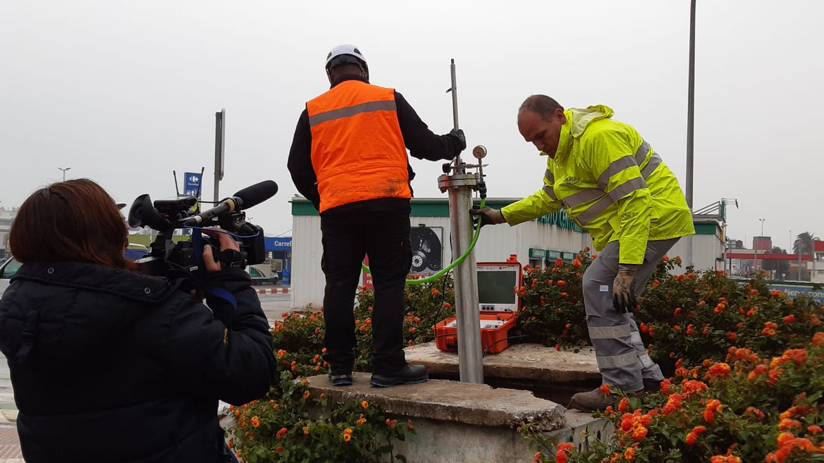 EMASAMalaga's tweet photo. 🎥Esta mañana hemos participado en la grabación de una pieza para uno de los reportajes de @annagrimau y @reportve 🙌

Con nosotros ha estado también #Aganova 💧

#EMASAMálaga https://t.co/cMiyXnptXH