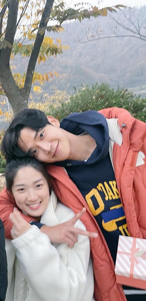 loveydobbii's tweet photo. ROHYE ATE AND LEFT NO CRUMBS 😭😭 

#ROWOON 
#HYEYOON
#혜윤
#김혜윤
#DANHARU
#ROHYE https://t.co/Do6cYcqsUW