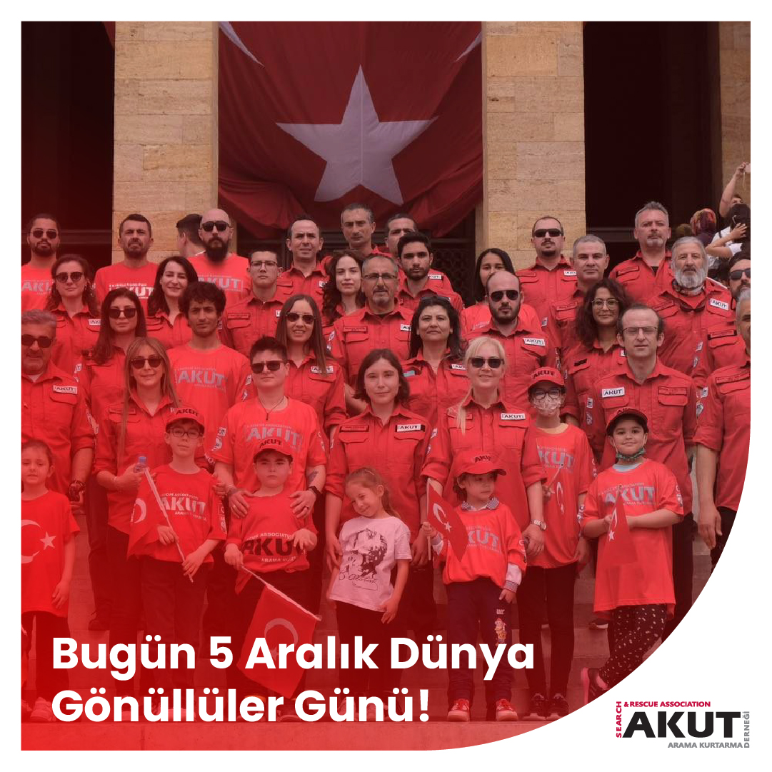 Bugün 5 Aralık Dünya Gönüllüler Günü!
Daha iyi bir dünyanın
hayaliyle vaktini ve uzmanlığını başka hayatları
kurtarmaya adayan AKUT gönüllüleri başta olmak
üzere tüm gönüllülerin Gönüllüler Günü kutlu olsun!
#dünyagönüllülergünü