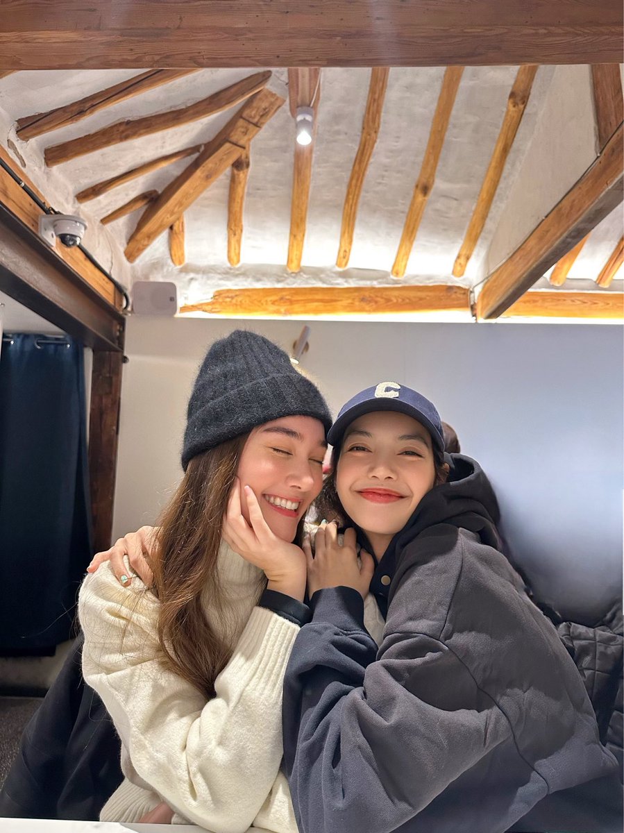 xxmdlxxx's tweet photo. Choose your bet 😂
#JENLISA 
#DianLisa
#JenDeb https://t.co/FC5Mhu8SXV
