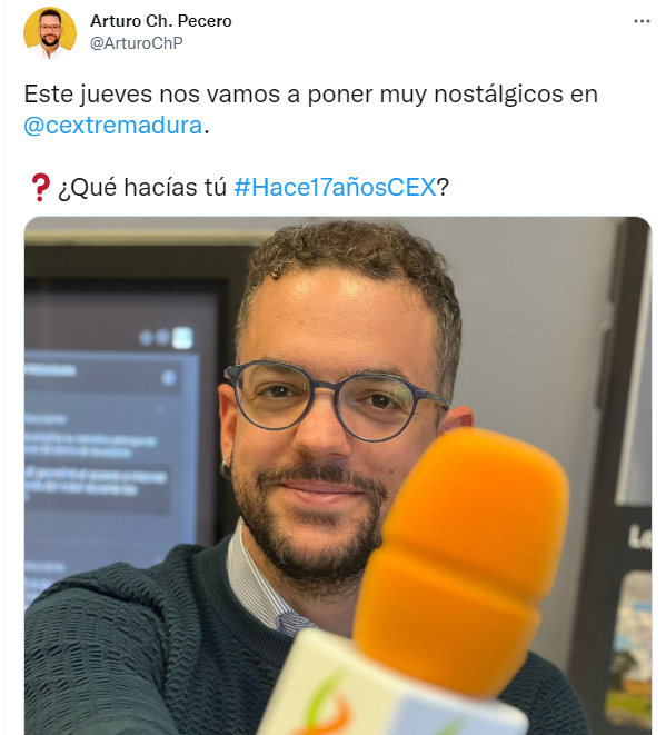 jalvarogonzalez's tweet photo. #Hace17añosCEX 

📺Trabajar en @cextremadura 🙂

Tuve el privilegio de estar en la empresa antes de que comenzaran las emisiones, junto a otros compañeros. 

Mucha gente, delante y detrás de las cámaras, de la que sentirse orgulloso.👏👏 https://t.co/g0QeKSoagz