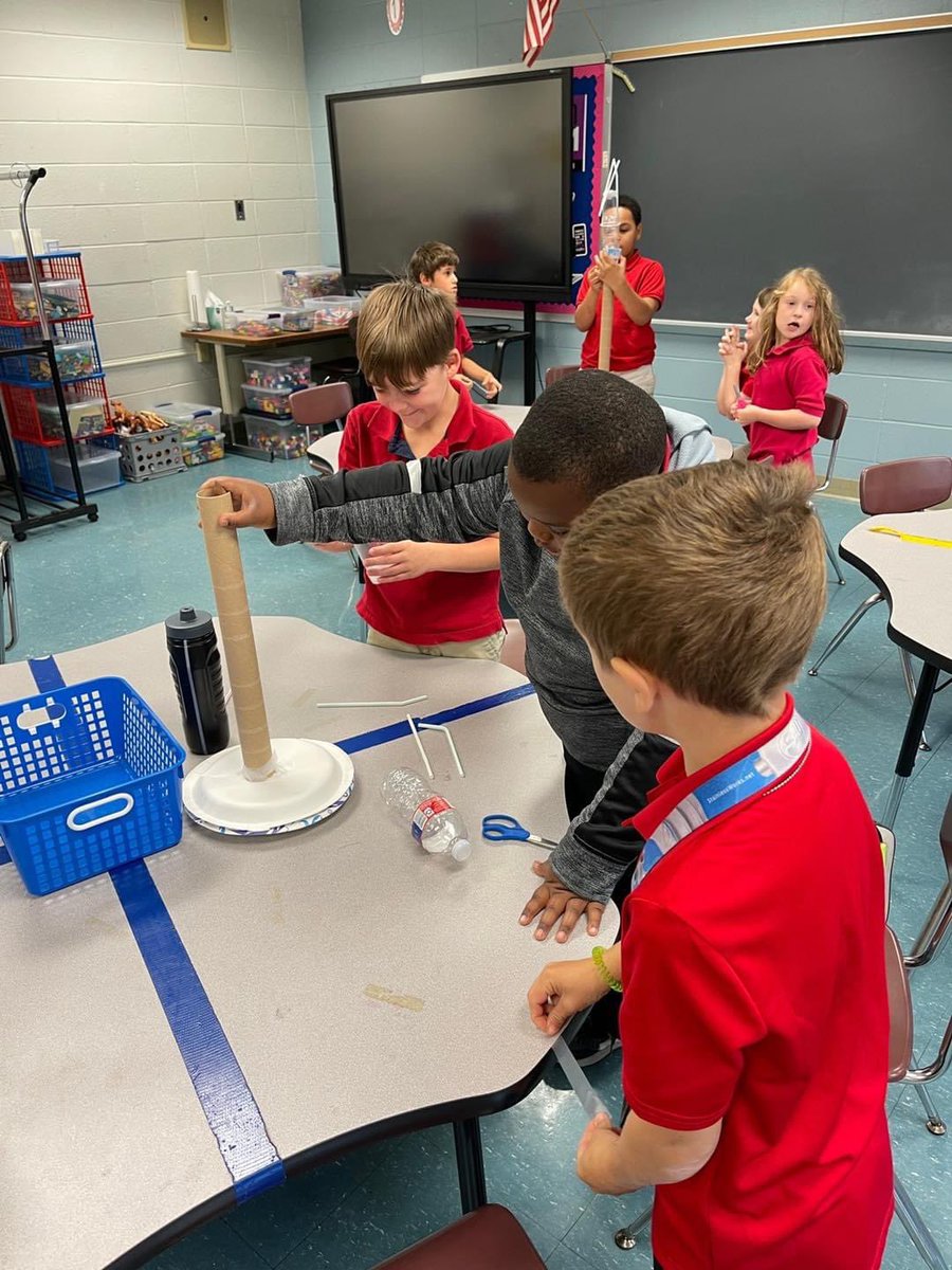 CrescentElm's tweet photo. Our 2nd and 5th graders worked together to build free standing towers in STEM class!

#serveleadinspire https://t.co/Ckyt0AdDpg